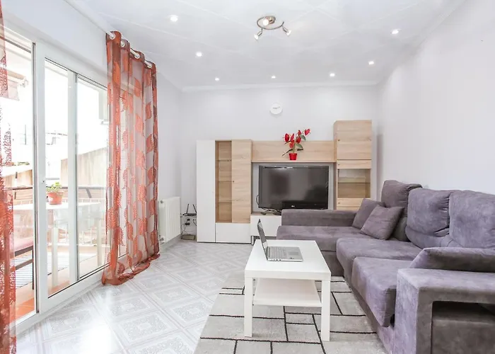Central Beach Modernist Apartment